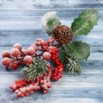 Декор «Зимние грезы» 26см ягоды шишка иней хвоя